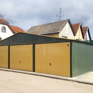 Metalna garaža 9x6m -tamnozelena mat/boja pijesak