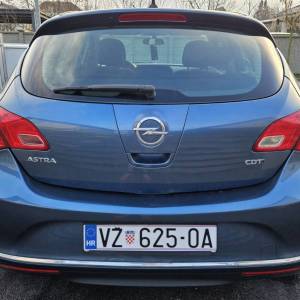 Opel Astra 1.7 CDTI, model 2015.