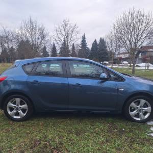 Opel Astra 1.7 CDTI, model 2015.
