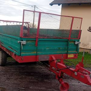 Prikolica ta stajski gnoj