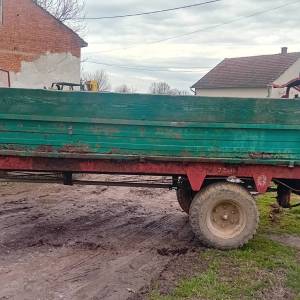 Prikolica ta stajski gnoj