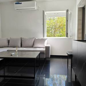 Prodaje se dvosoban namješten stan spreman za useljenje, 120 000 eura