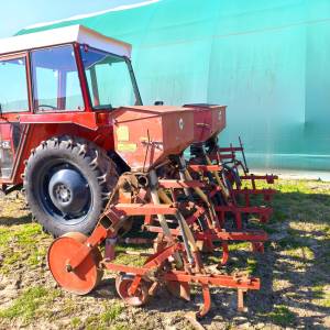 Prodajem imt 542 i kultivator za kukuruz 4 reda