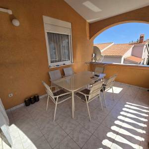 Pula - Monvidal, 4-sobni stan 128m2, terasa, 2. kat, otvoreni pogled