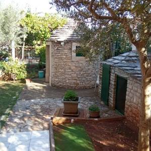 Pula- Monvidal stan 128m2 + stan 46m2, terasa, dvorište, PM