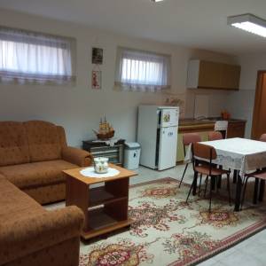 Pula- Monvidal stan 128m2 + stan 46m2, terasa, dvorište, PM