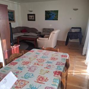 Sesvete - samostojeća katnica, 4-sobni + 3-sobni + garsonijera, terase