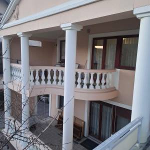 Sesvete - samostojeća katnica, 4-sobni + 3-sobni + garsonijera, terase