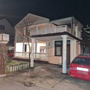 Sesvete - samostojeća katnica, 4-sobni + 3-sobni + garsonijera, terase