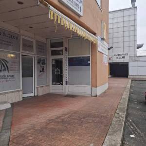 SESVETE  - TC Milenij, 2 vanjska lokala 30,34m2 + 17,80m2, parking