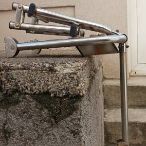 Sklopive inox stepenice s tikovom platformom.