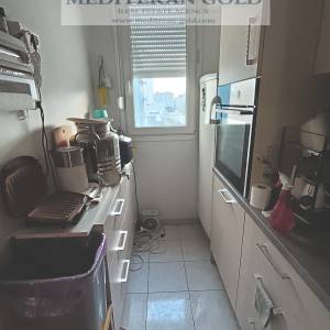 Split, centar, stan u stambenoj zgradi s liftom, dva garažna mjesta