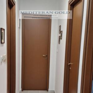 Split, centar, stan u stambenoj zgradi s liftom, dva garažna mjesta