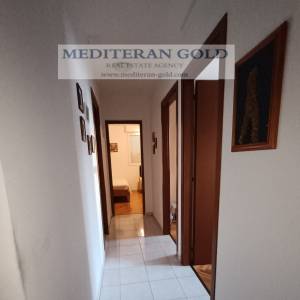 Split, centar, stan u stambenoj zgradi s liftom, dva garažna mjesta