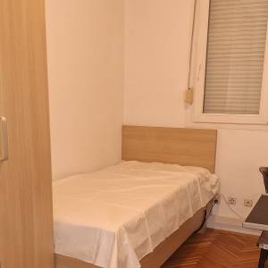 Split, centar, stan u stambenoj zgradi s liftom, dva garažna mjesta