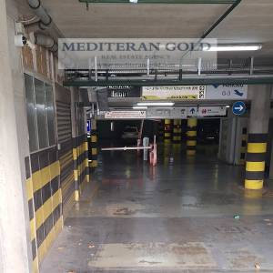 Split, centar, stan u stambenoj zgradi s liftom, dva garažna mjesta