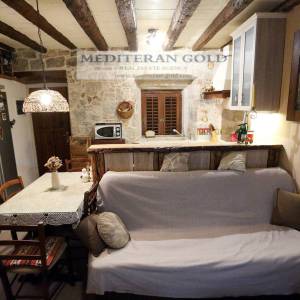 Split, Varoš, prodaje se kompletno renovirana i opremljena kamena kuća