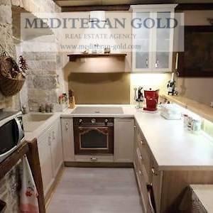 Split, Varoš, prodaje se kompletno renovirana i opremljena kamena kuća