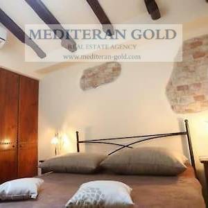 Split, Varoš, prodaje se kompletno renovirana i opremljena kamena kuća