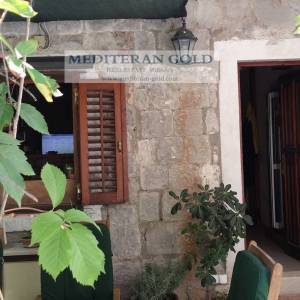 Split, Varoš, prodaje se kompletno renovirana i opremljena kamena kuća