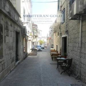 Split, Varoš, prodaje se kompletno renovirana i opremljena kamena kuća