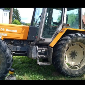 Traktor Renault 10654