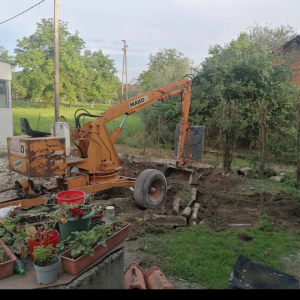 Traktorski utovarivač bager