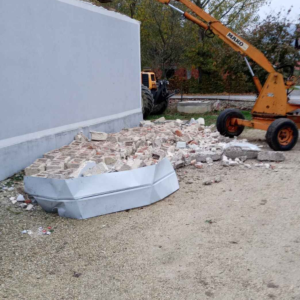 Traktorski utovarivač bager