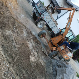 Traktorski utovarivač bager