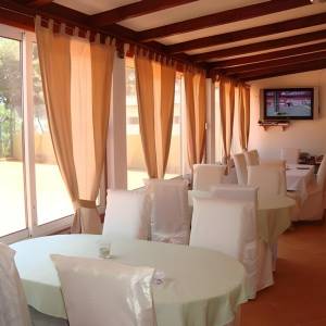 ZABLAĆE (1. red do mora): Resort; Vila, bazen, apartmani, tenis teren