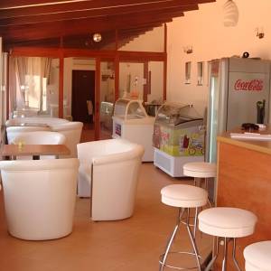 ZABLAĆE (1. red do mora): Resort; Vila, bazen, apartmani, tenis teren