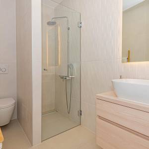 ZABLAĆE (1. red do mora): Resort; Vila, bazen, apartmani, tenis teren