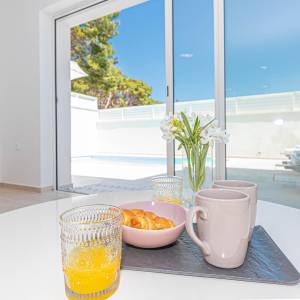 ZABLAĆE (1. red do mora): Resort; Vila, bazen, apartmani, tenis teren