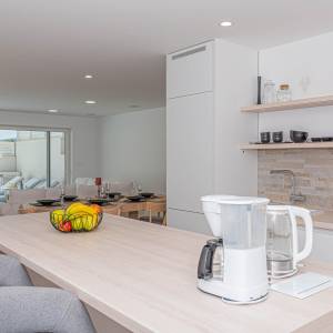 ZABLAĆE (1. red do mora): Resort; Vila, bazen, apartmani, tenis teren