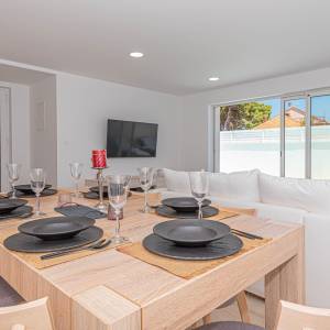 ZABLAĆE (1. red do mora): Resort; Vila, bazen, apartmani, tenis teren