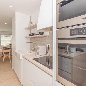 ZABLAĆE (1. red do mora): Resort; Vila, bazen, apartmani, tenis teren