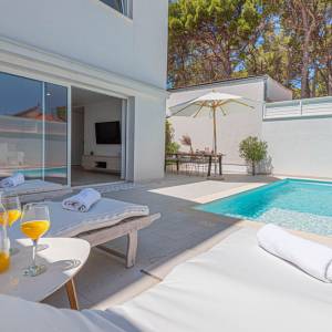 ZABLAĆE (1. red do mora): Resort; Vila, bazen, apartmani, tenis teren