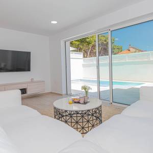 ZABLAĆE (1. red do mora): Resort; Vila, bazen, apartmani, tenis teren