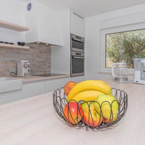 ZABLAĆE (1. red do mora): Resort; Vila, bazen, apartmani, tenis teren