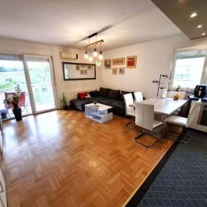 Zagreb - G.Vrapče, 2-sobni stan 65m2, balkon, 2VPM