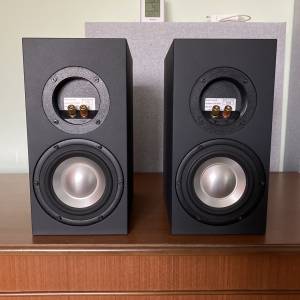 Amphion One15 studijski zvučnici sa Amp100 pojačalom i kablovima