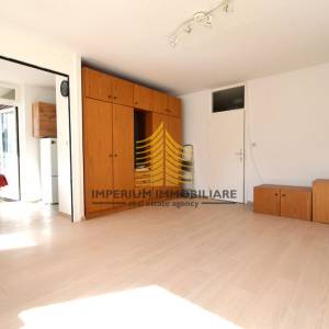 Dvosoban stan 64 m² u Prečkom – renoviran, svetao, odlična lokacija