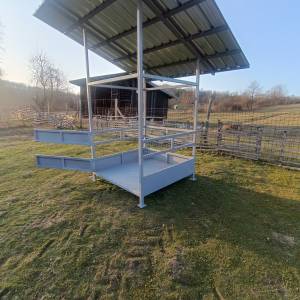 Hranilica s krovom za ovce, konje, krave...