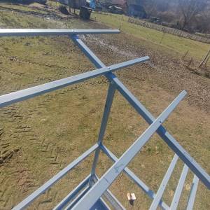 Hranilica s krovom za ovce, konje, krave...