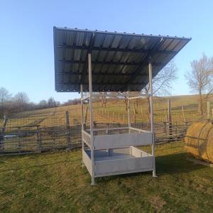 Hranilica s krovom za ovce, konje, krave...