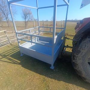 Hranilica s krovom za ovce, konje, krave...