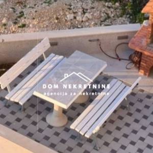 IZNAJMLJUJE SE STAN U MAKARSKOJ