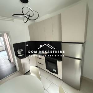 IZNAJMLJUJE SE TROSOBNI STAN U CENTRU OSIJEKA