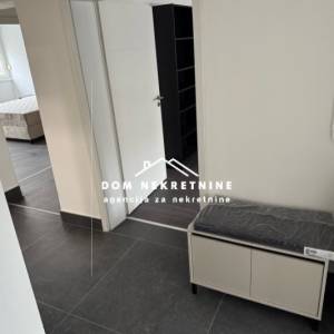 IZNAJMLJUJE SE TROSOBNI STAN U CENTRU OSIJEKA