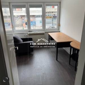 IZNAJMLJUJE SE TROSOBNI STAN U CENTRU OSIJEKA